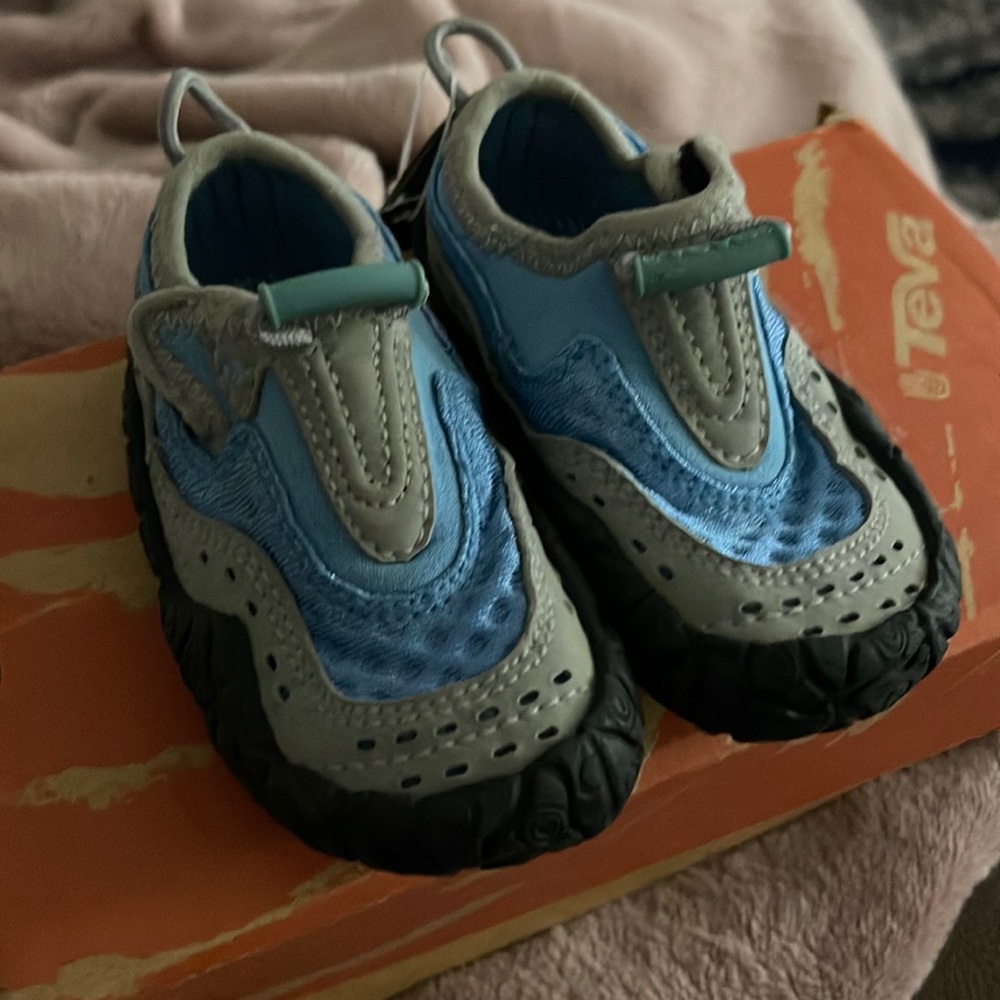 NEW!! Boys Teva Proton II Kids Water Shoes Blue Size 6 Toddler